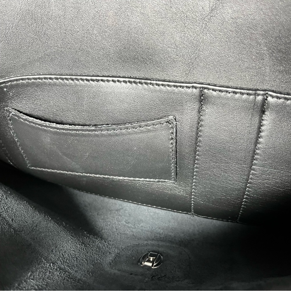 Vintage Coach Beekman Leather Messenger
F13-5266 - Picture 13 of 13